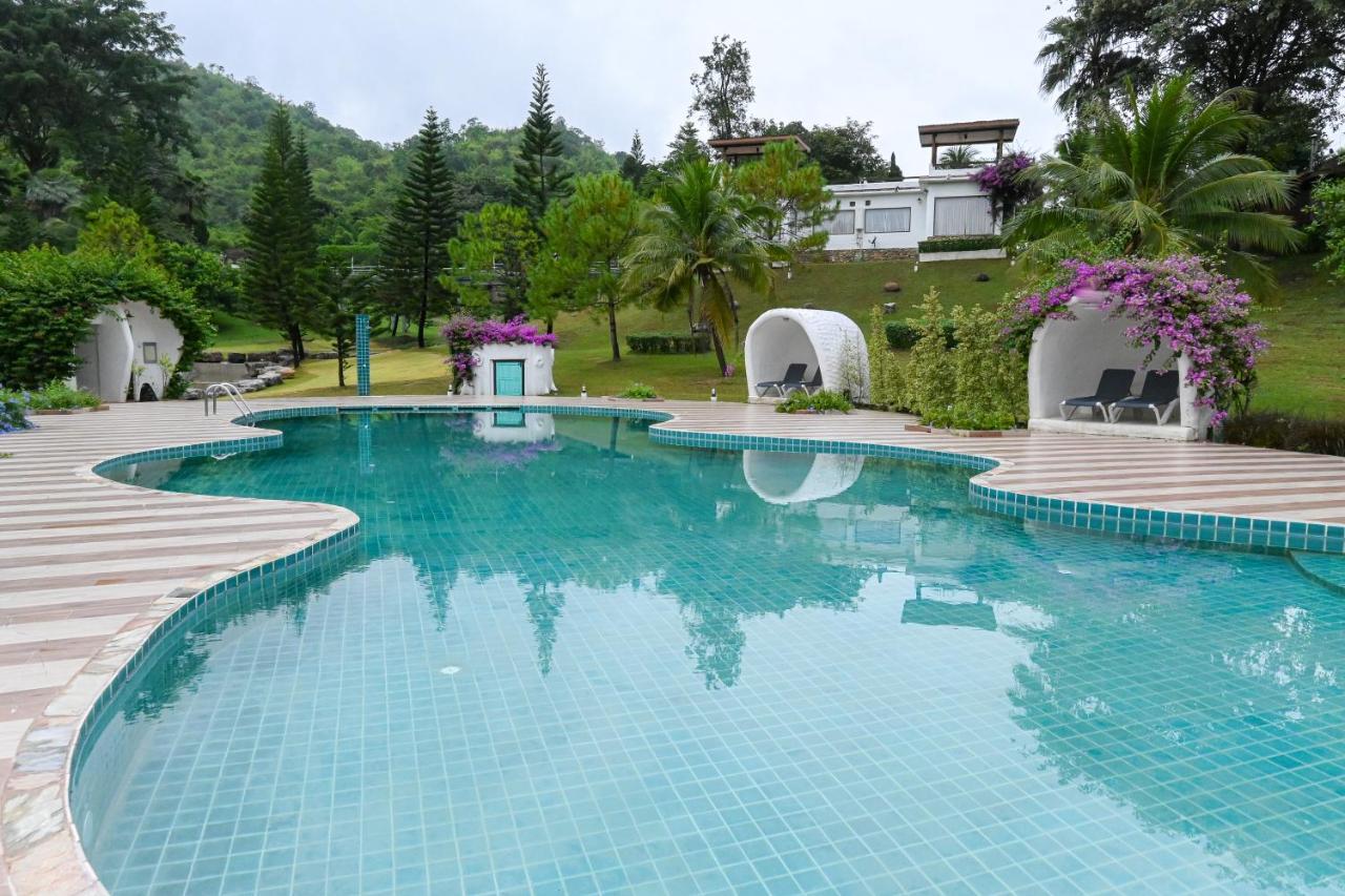 Swiss Valley Hip Resort Suan Phueng Ngoại thất bức ảnh