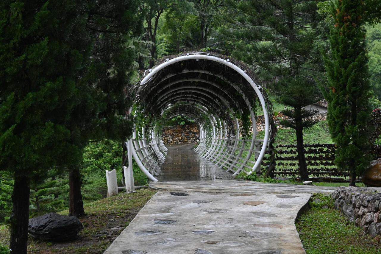 Swiss Valley Hip Resort Suan Phueng Ngoại thất bức ảnh