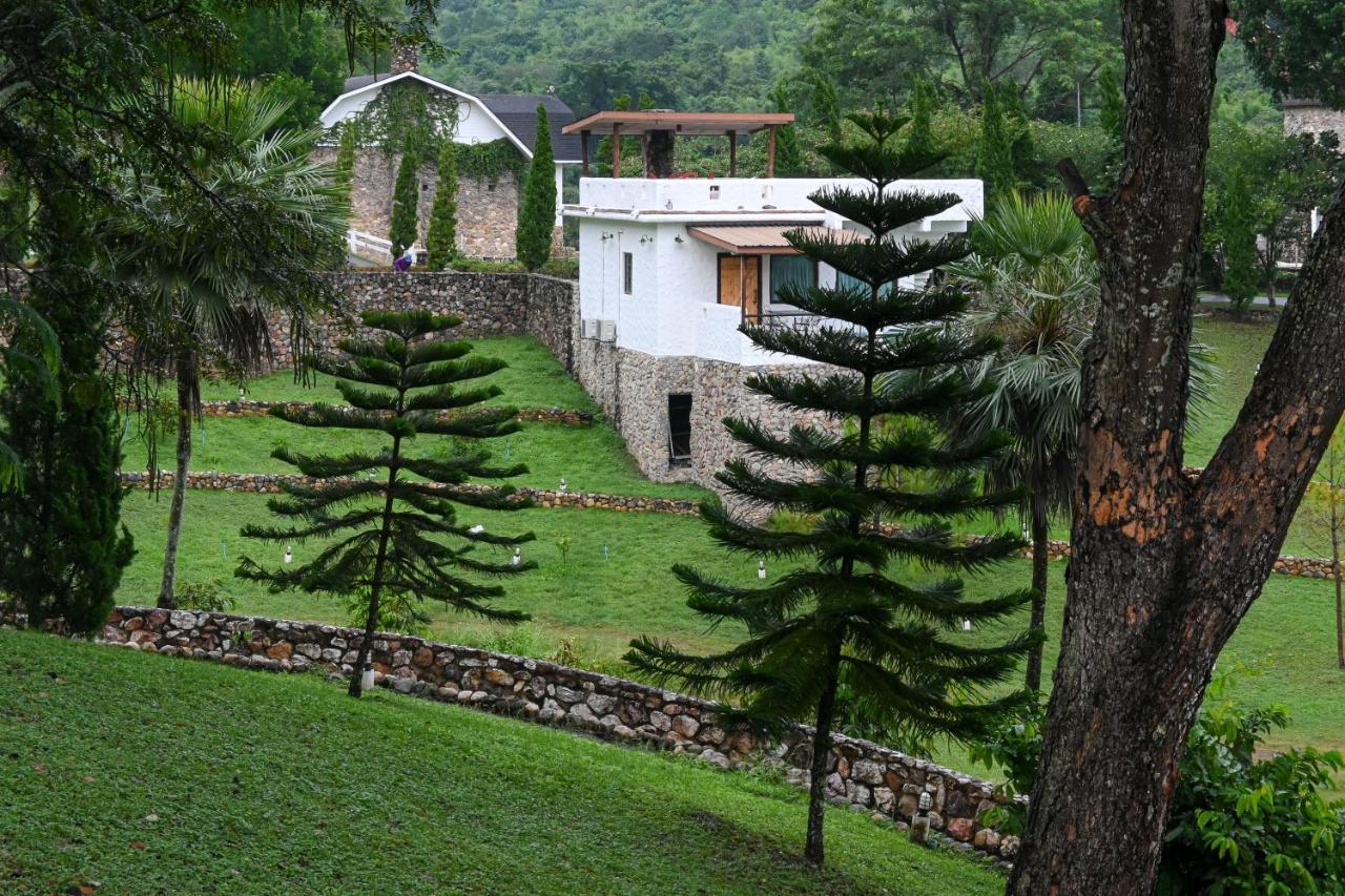 Swiss Valley Hip Resort Suan Phueng Ngoại thất bức ảnh
