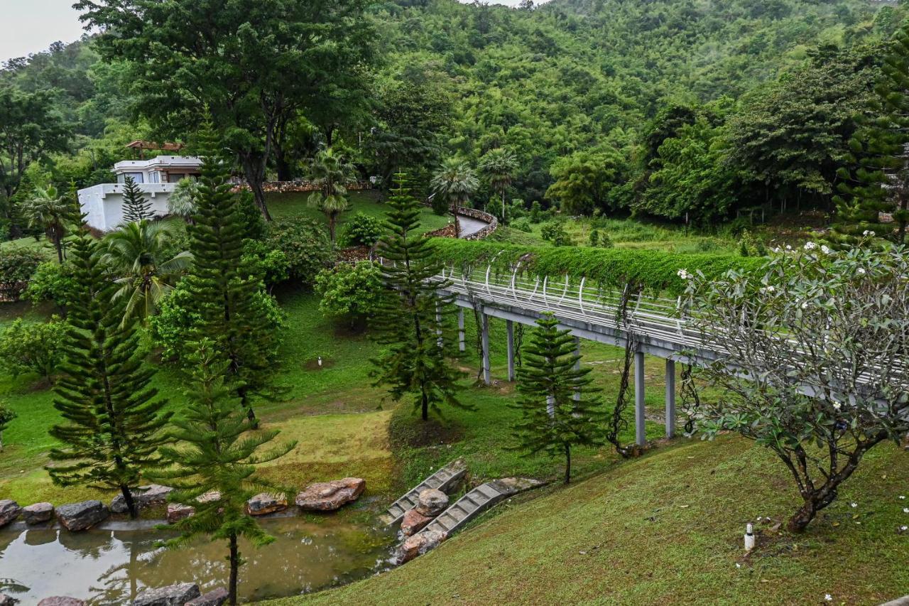 Swiss Valley Hip Resort Suan Phueng Ngoại thất bức ảnh