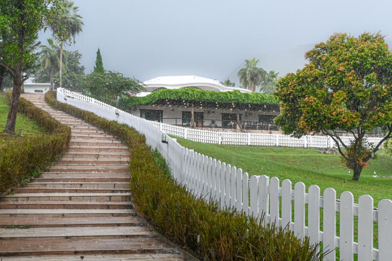 Swiss Valley Hip Resort Suan Phueng Ngoại thất bức ảnh
