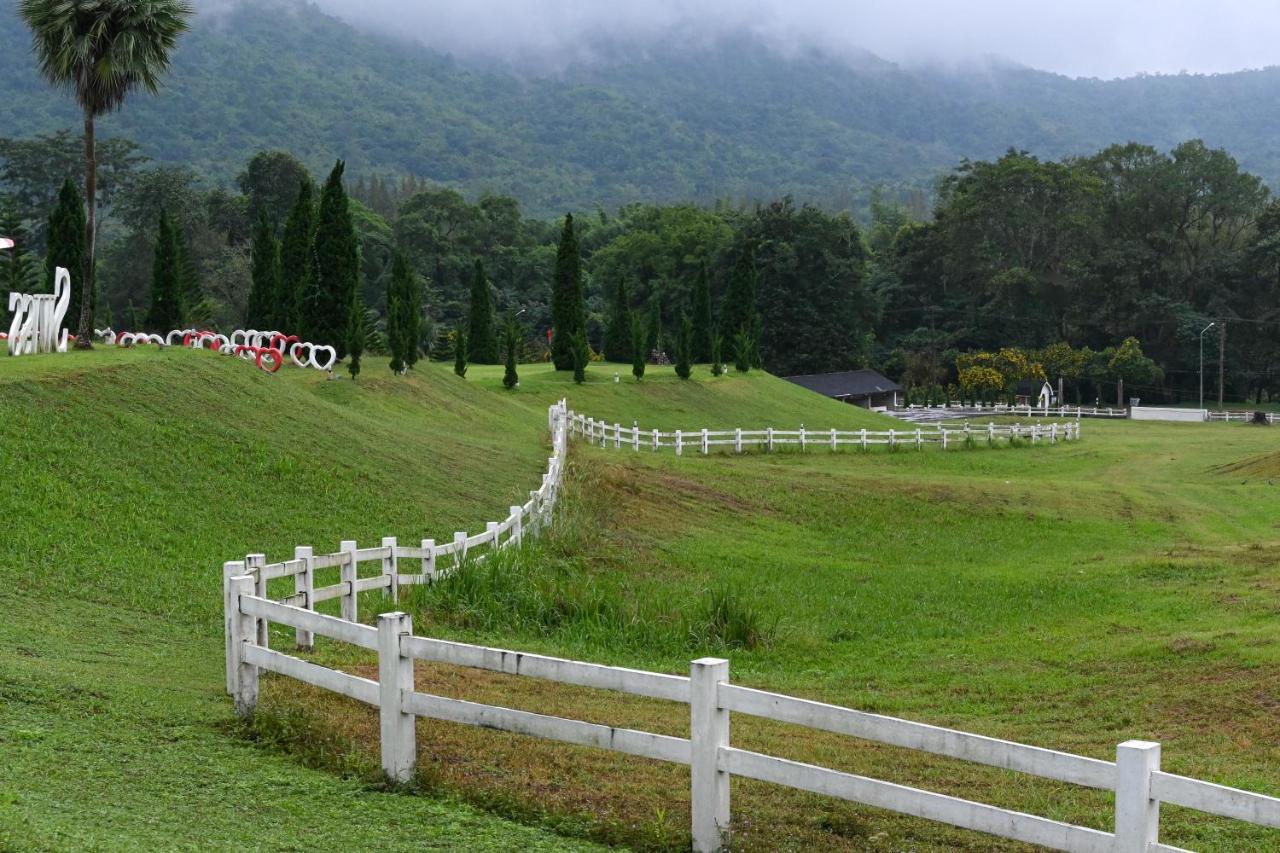 Swiss Valley Hip Resort Suan Phueng Ngoại thất bức ảnh