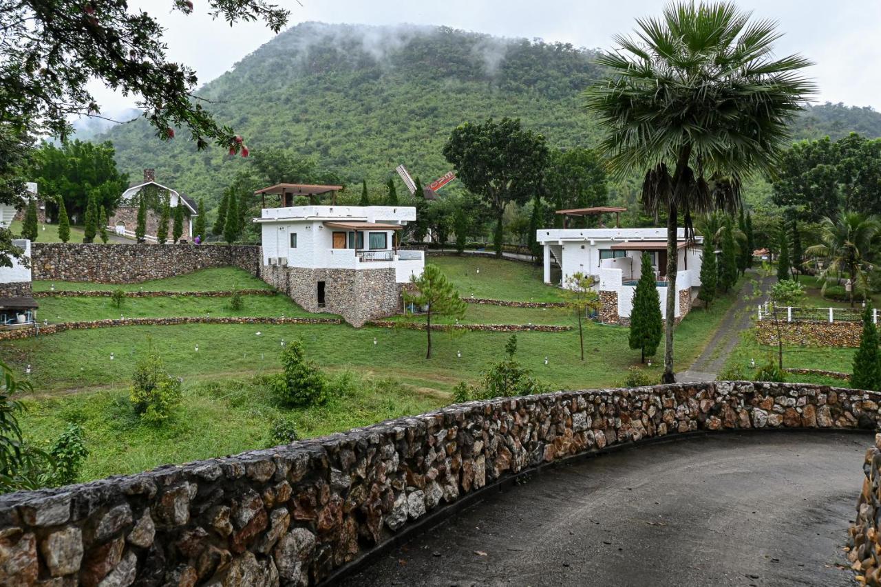 Swiss Valley Hip Resort Suan Phueng Ngoại thất bức ảnh