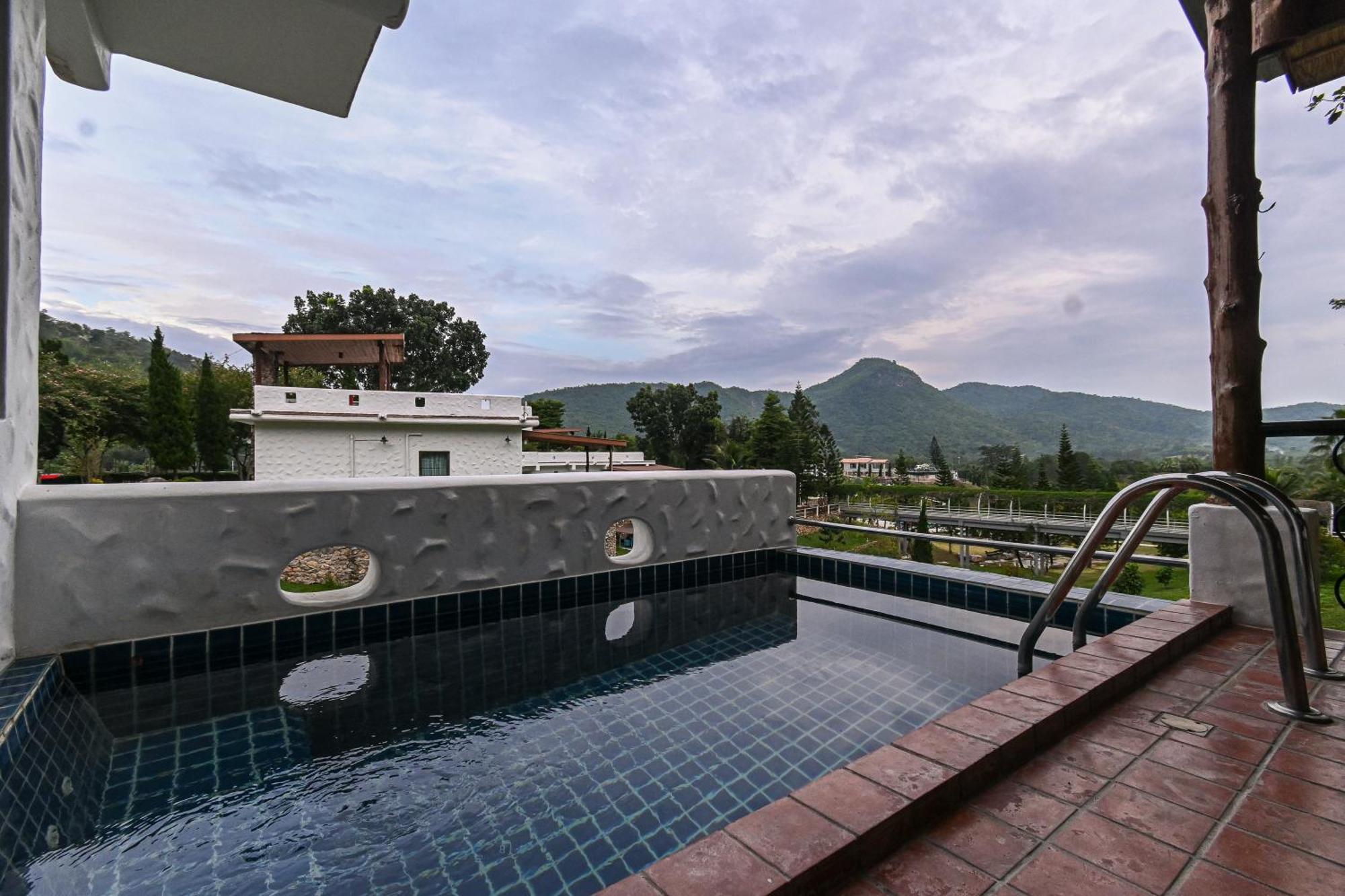 Swiss Valley Hip Resort Suan Phueng Phòng bức ảnh
