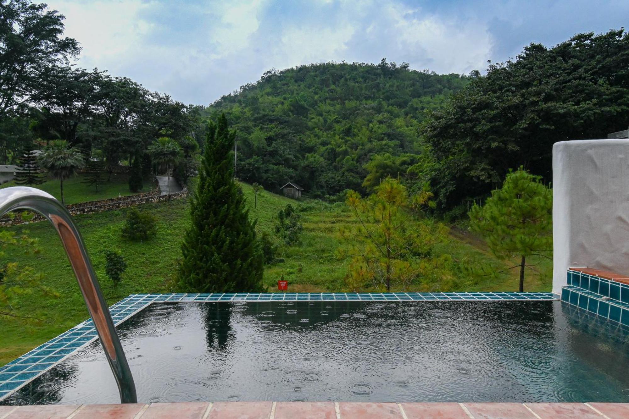 Swiss Valley Hip Resort Suan Phueng Phòng bức ảnh